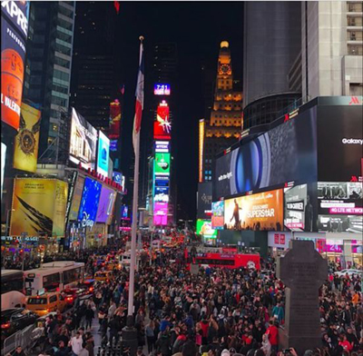 中国人扎堆“登陆”纽约时代广场，在这儿打广告可能没你想的贵！