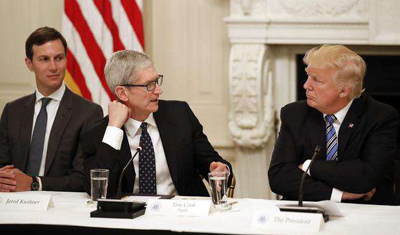 苹果CEO库克与特朗普在白宫会面讨论贸易问题